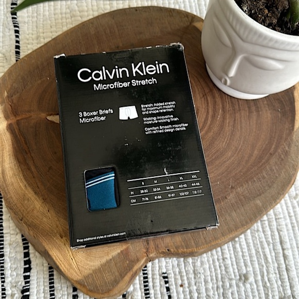 Calvin Klein - Picture 4 of 5